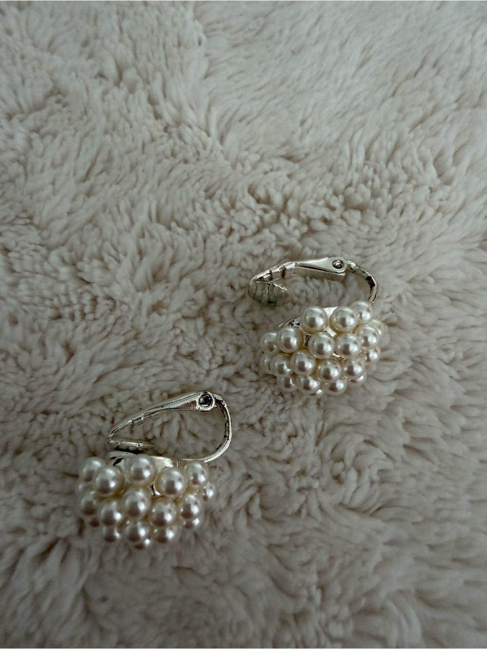 Amazon Silver-Tone Cluster Pearl Clip-On Earrings - White Pearls